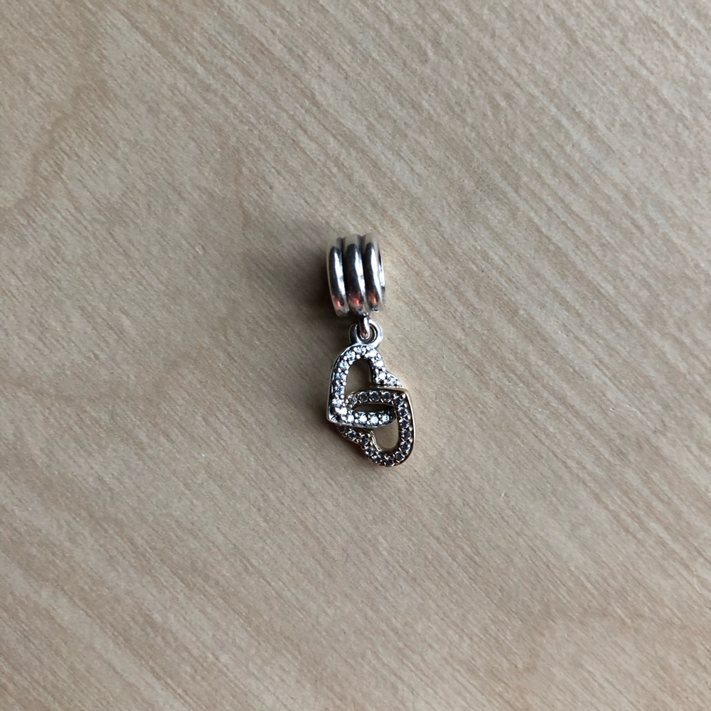 💯 % Authentic Pandora Charm